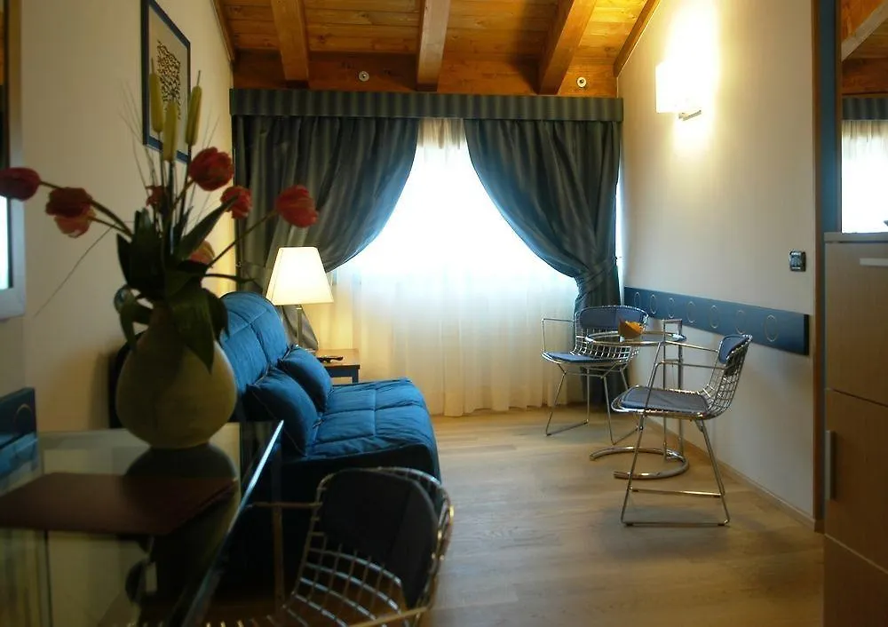 דוסובונו West Point Airport Hotel 4*,